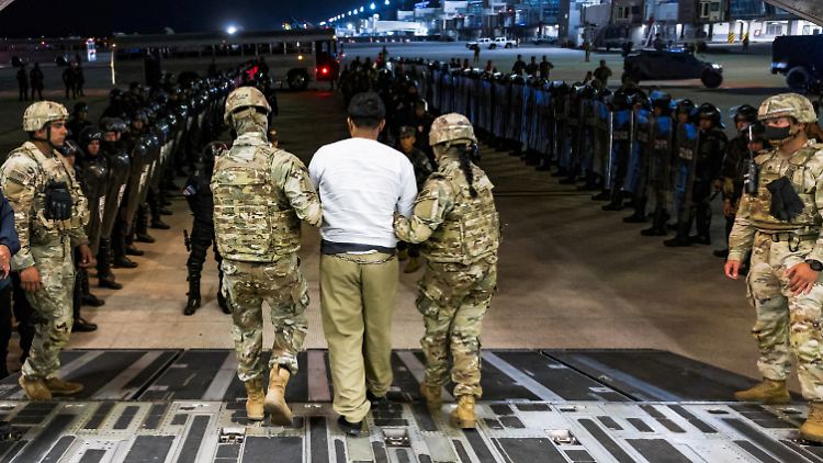 Mehrere hundert Venezolaner waren aus den USA zur Internierung nach El Salvador gebracht worden. Die Trump-Regierung plant weitere Abschiebungen.  