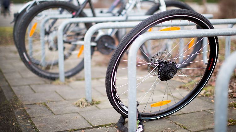 Schon wieder eins weg: 2024 wurden über 245.000 Fahrräder als gestohlen gemeldet – die meisten bleiben verschwunden.