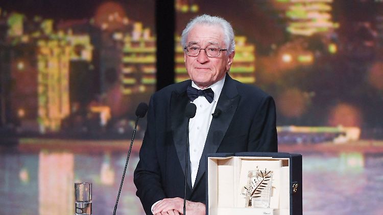 Passender Gesichtsausdruck zum Thema: Robert De Niro ist mit Donald Trumps Politik nicht einverstanden.