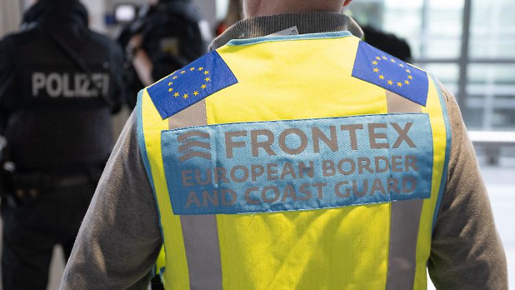 Die Gesamtzahl der irregulären Grenzüberschreitungen in die EU sank um knapp 30 Prozent, meldet Frontex. 