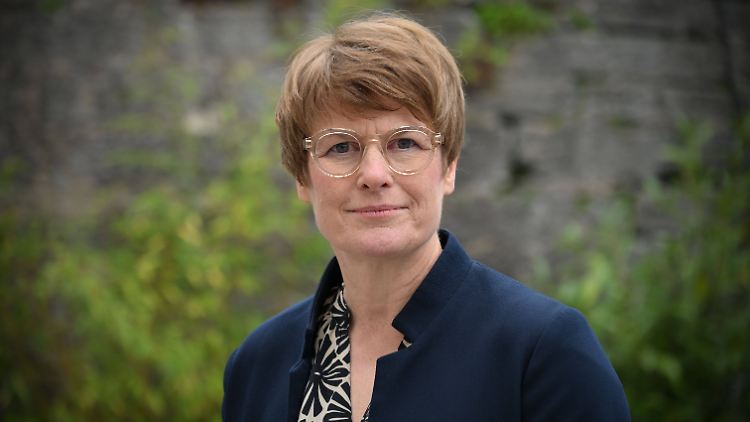 Veronika Grimm wirbt dafür, die Verbeamtung bestimmter Berufsgruppen zu hinterfragen.