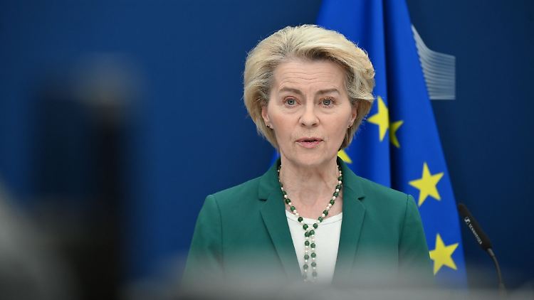 Was hat Ursula von der Leyen mit Pfizer-Chef Albert Bourla geschrieben? Die Öffentlichkeit hat es bislang nicht erfahren.
