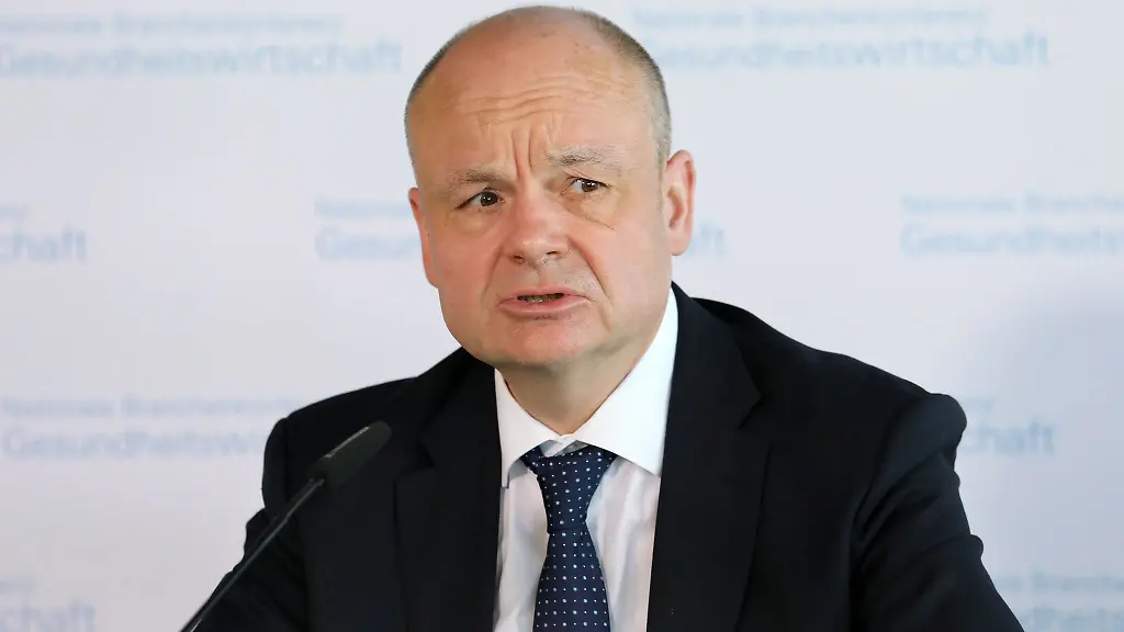 Marek-Zygmunt-Greifswalder-Medizinprofessor-und-Tagungspraesident-der-Nationalen-Branchenkonferenz-der-Gesundheitswirtschaft