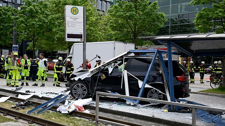 Mehrere Menschen wurden bei dem Unfall am vergangenen Mittwoch schwer verletzt.