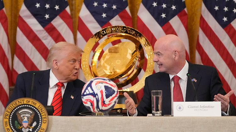 Gianni Infantino ist mit seinem Fußball-Zirkus bei Donald Trump zu Gast.