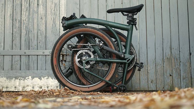 Das Brompton G Line hat ein Packmaß von 69 x 73 x 40,2 Zentimetern - deutlich mehr als beim Original.