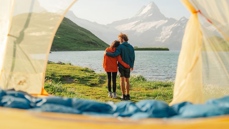 Vom Autodach aus in die Freiheit: Dachzelte bieten Camping-Feeling mit Aussicht – und laut ADAC sogar richtig gute Qualität.