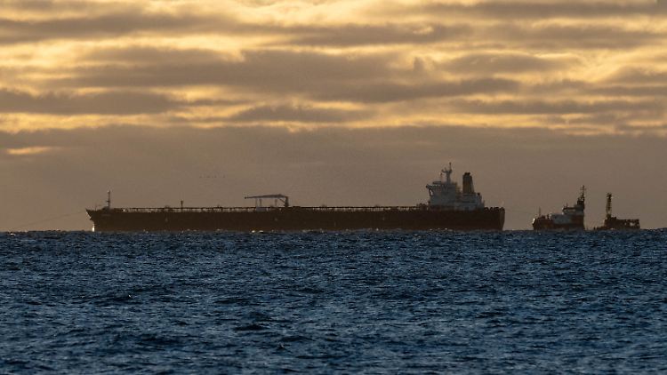 189 weiteren Schiffen der sogenannten russischen Schattenflotte wird das Einlaufen in Häfen der EU verboten.
