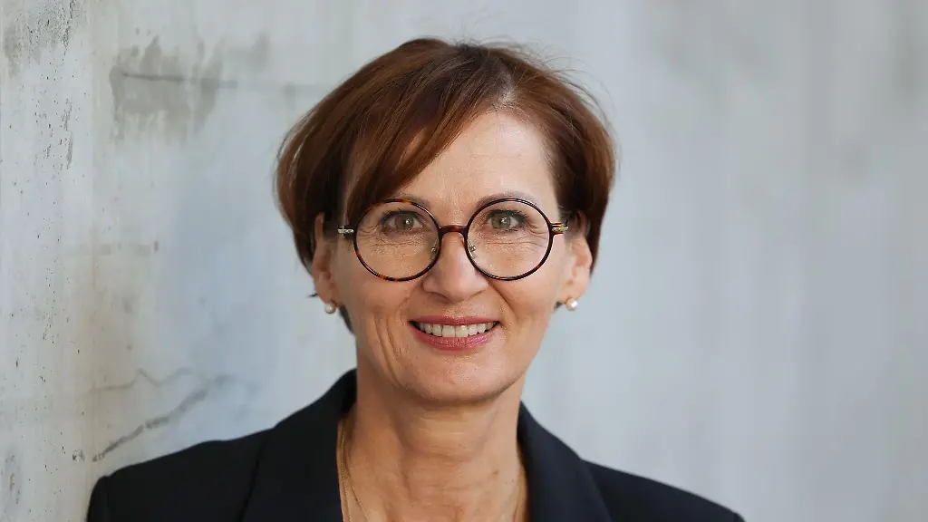 Bettina-Stark-Watzinger-FDP-Bundesbildungsministerin-und-neugewaehltes-Mitglied-im-FDP-Praesidium-kommt-zum-Bundesparteitag-ihrer-Partei