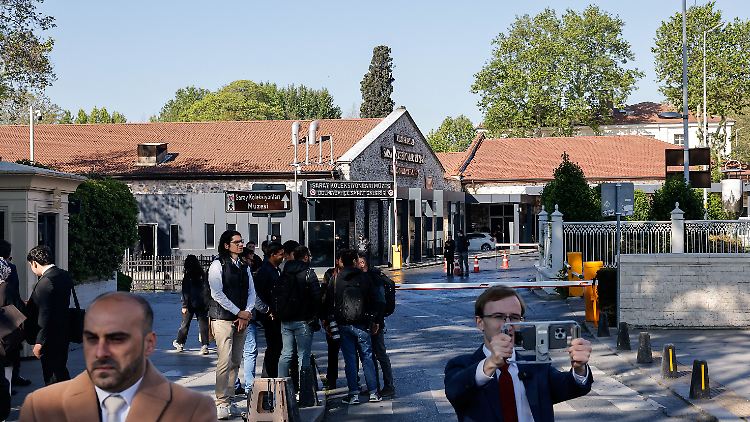 In diesem eher unscheinbaren türkischen Regierungsgebäude in Istanbul sollen die Gespräche stattfinden. Sie werden wohl eher nicht in die Geschichte eingehen.