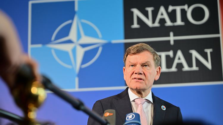 Wadephul zeigt sich offen für das Ansinnen Trumps und bringt einen Vorschlag des Nato-Generalsekretärs Rutte ins Spiel.