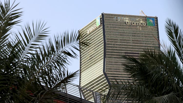 Das Geld sprudelt in der Aramco-Zentrale in Riad trotz niedriger Ölpreise - doch die Ausgaben sind höher.