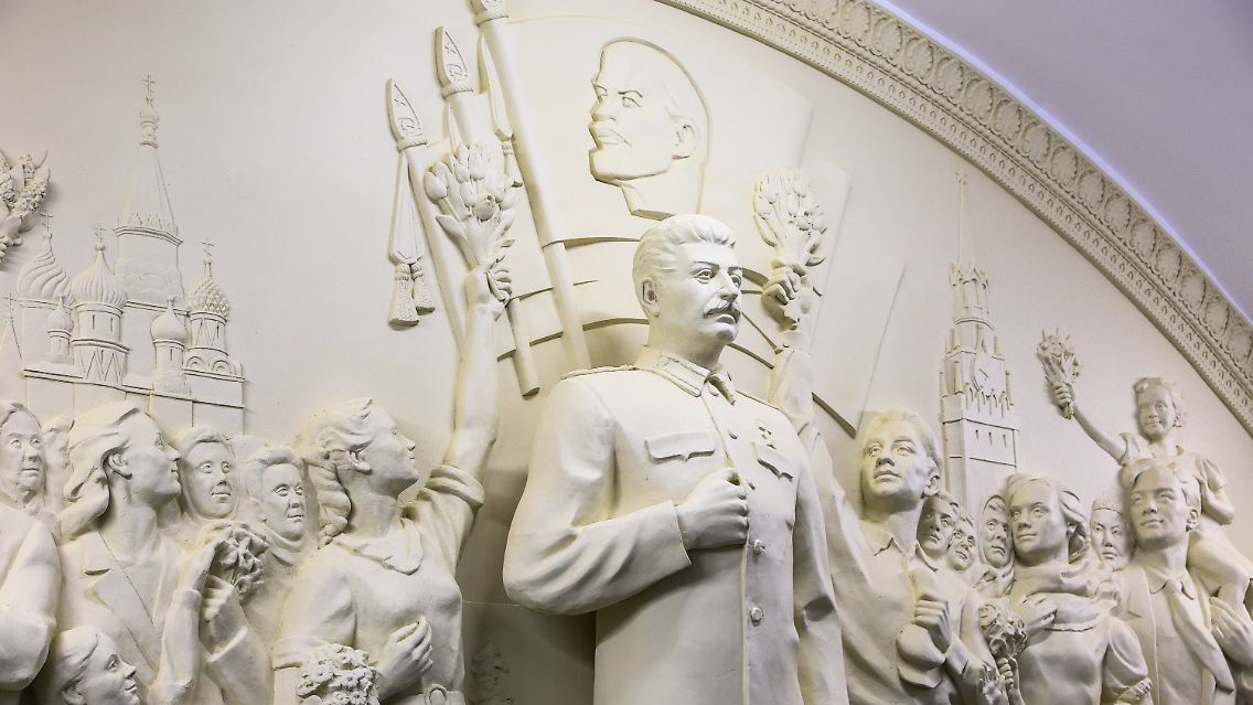 Eine neue Stalin-Figur "schmückt" ab sofort die Station Taganskaja der Moskauer Metro.