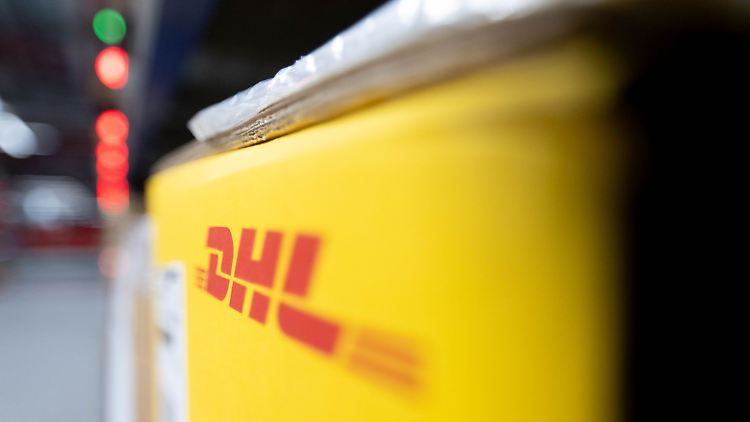 Der Logistikriese DHL sieht Chancen im Geschäft mit Pharmazeutika (Archivbild)