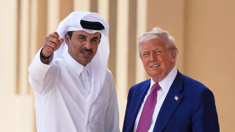 Der Emir von Katar, Scheich Tamim bin Hamad Al Thani, neben US-Präsident Donald Trump.