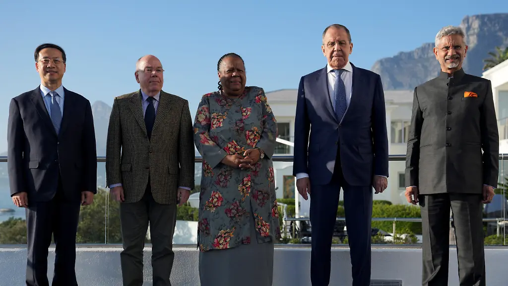 2023-06-01T153117Z-25902075-RC2EA1AS6KKJ-RTRMADP-3-SAFRICA-BRICS