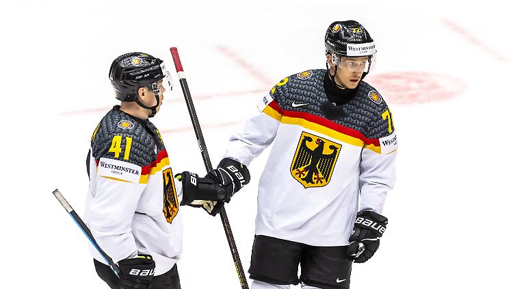 Dominik Kahun (r.) war mächtig bedient.