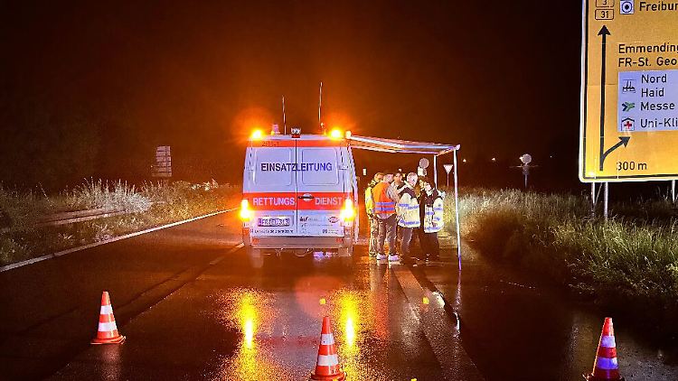 Ein 6-jähriges Mädchen und ein 27-Jähriger starben am Unfallort, eine 13-Jährige später im Krankenhaus.