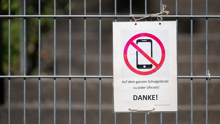 Bisher galten an Bremer Schulen unterschiedliche Regeln für die Nutzung von Mobiltelefonen.