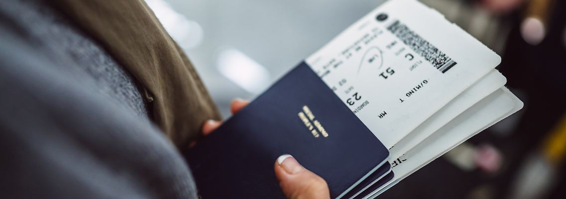 Reisepass und Flugticket sind bei einer Auslandsreise wichtig. Aber es gibt noch andere Dinge zu bedenken.