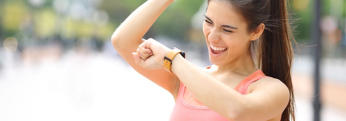 Die besten Fitnessfunktionen bieten Smartwatches, Fitnesstracker sind aber günstiger.
