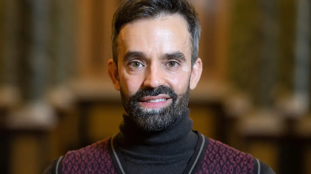 Aaron-S-Watkin-Ballettdirektor-der-Semperoper-steht-am-Rande-einer-Pressekonferenz-in-der-Oper