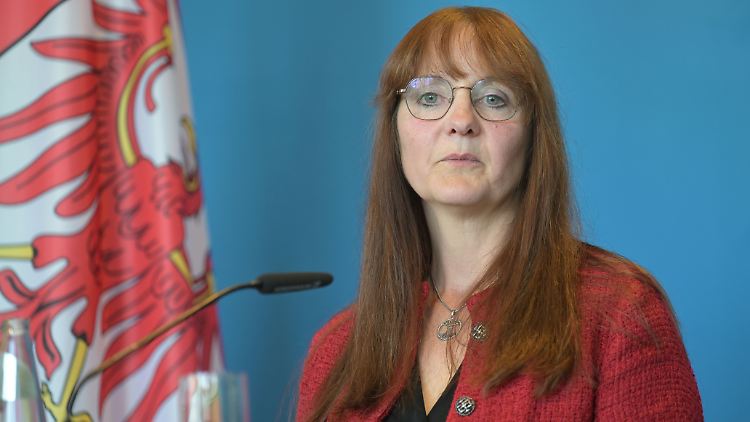 Wurde als Nachfolgerin von Regierungschef Woidke gehandelt - Innenministerin Katrin Lange tritt ab.