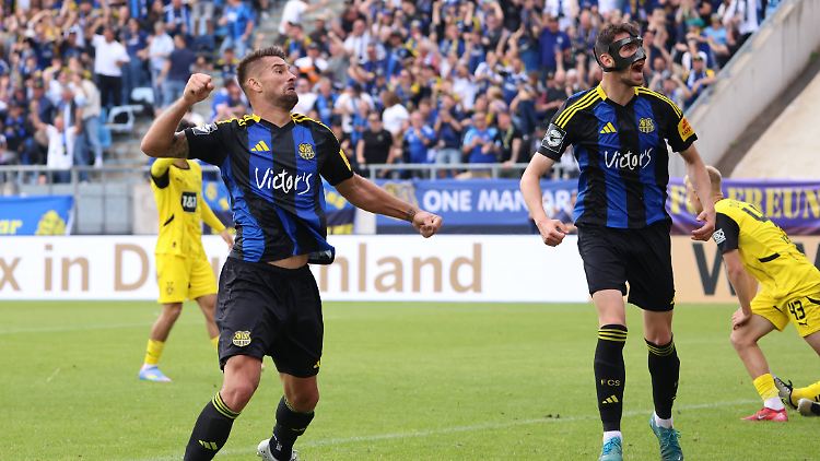 Dem 1. FC Saarbrücken gelingt auf den letzten Metern der Sprung in die Relegation.