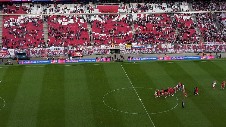 Spieler und Fans wollen doch einfach nur nach Hause.