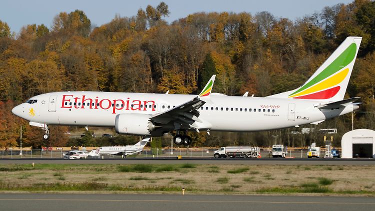 Eine Boeing 737 Max 8 von Ethiopian Airlines hebt am Flughafen Seattle ab. 