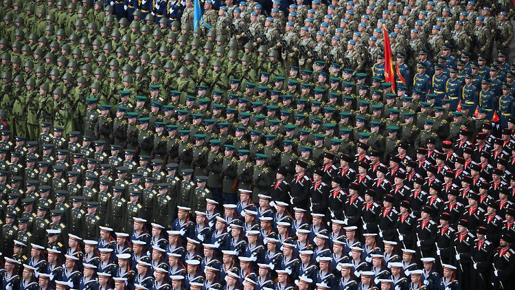 Russlands Militär fährt bei der Parade zum Tag des Sieges am 9. Mai alles auf.