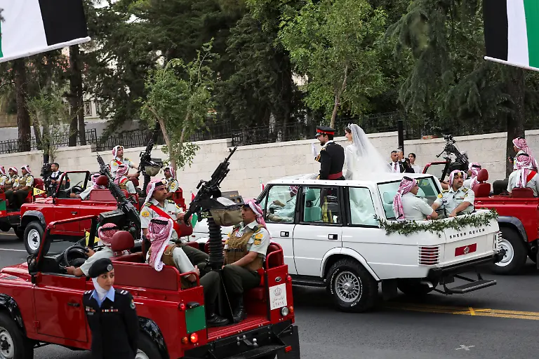 2023-06-01T161346Z-1897494142-RC2GA1A1XCE2-RTRMADP-3-JORDAN-ROYALS-WEDDING