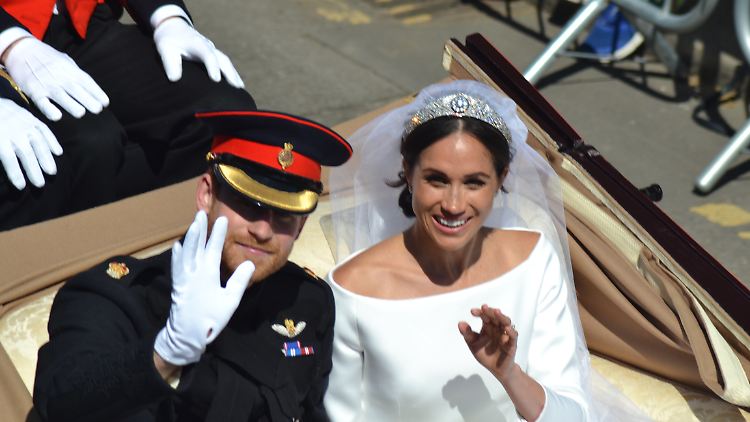 Am 19. Mai 2018 schien die Welt noch in Ordnung: Prinz Harry und Herzogin Meghan winken frisch vermählt aus der Kutsche.