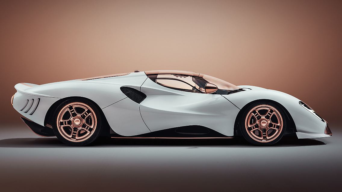 De_Tomaso_-_P72_-_Production_Specification_-_Exterior_02.jpg