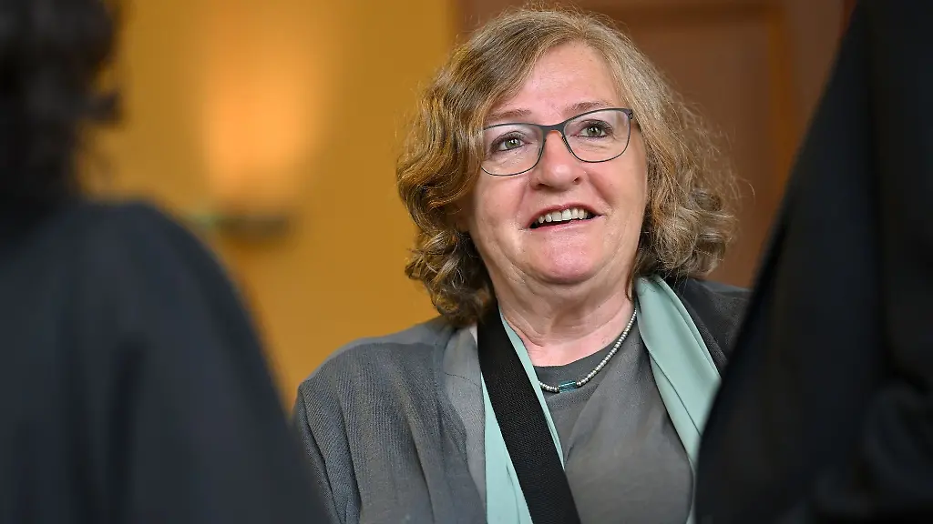 Dorothea-Marx-Vizepraesidentin-des-Thueringer-Landtags-verabschiedet-sich