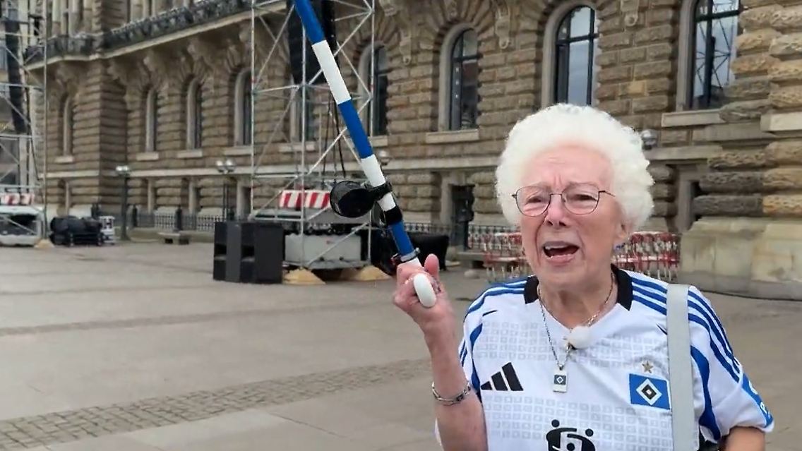 Oma Eva HSV.jpg