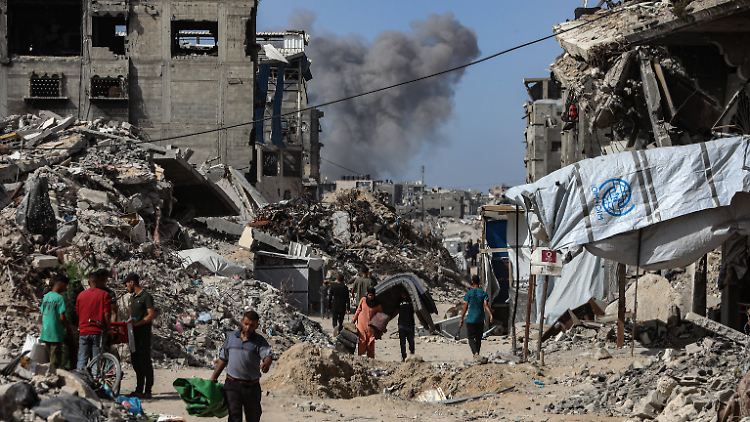 Im Norden des Gazastreifens steht kein Stein mehr auf dem anderen, es droht eine Hungersnot und die israelische Regierung erwägt die Vertreibung aller Gaza-Bewohner.