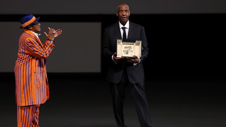 Da staunte Denzel Washington: Regisseur Spike Lee überreichte ihm die Ehrenpalme d'Or.