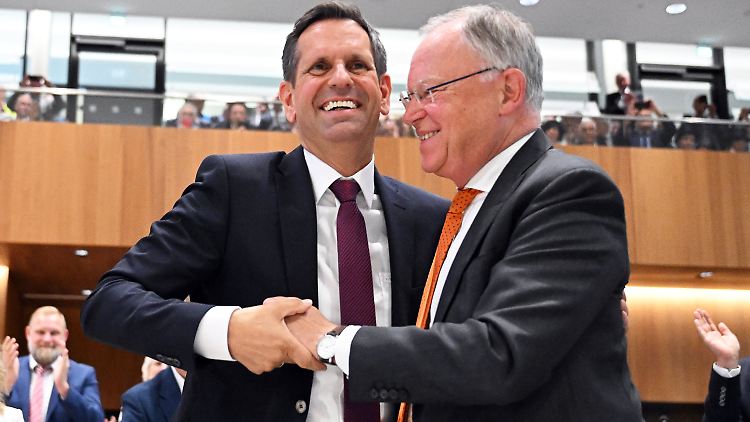 Weil gratuliert Lies. Der 58-Jährige war bis zuletzt Wirtschaftsminister in dem Bundesland.