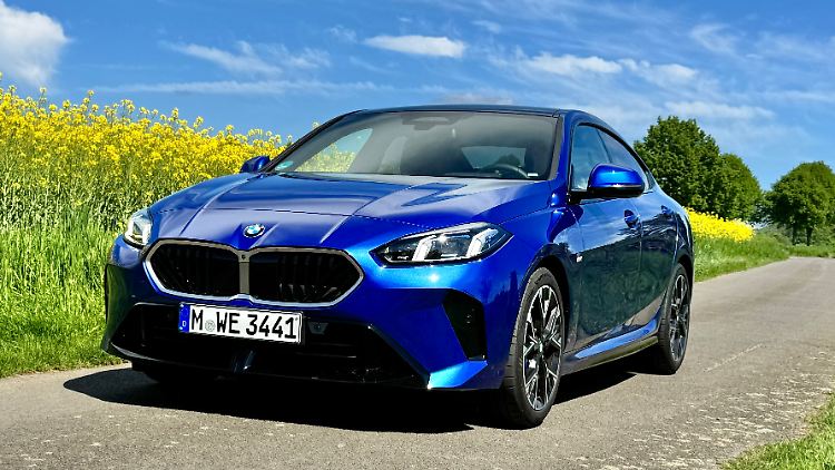 Der neue BMW 2er besticht durch eine schneidig designte Front mit markant großer Niere, wie sich die Kühlergrill-Partie bei den Münchnern nennt.