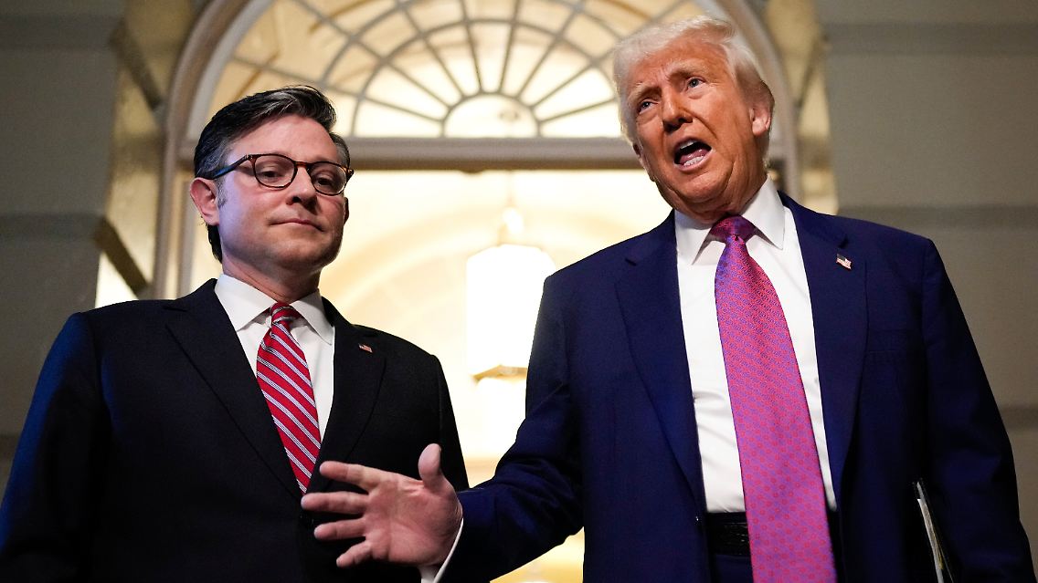 Trump mit dem Sprecher des Repräsentantenhauses Mike Johnson.