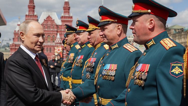 Putin liebt's militärisch - hier bei der Siegesfeier zum 80. Jahrestag des Weltkriegsendes.