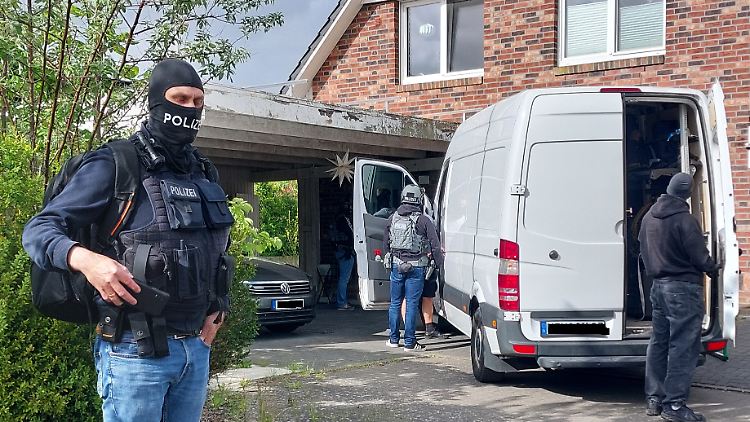 Die Polizei durchsuchte Dutzende Objekte in neun Bundesländern.