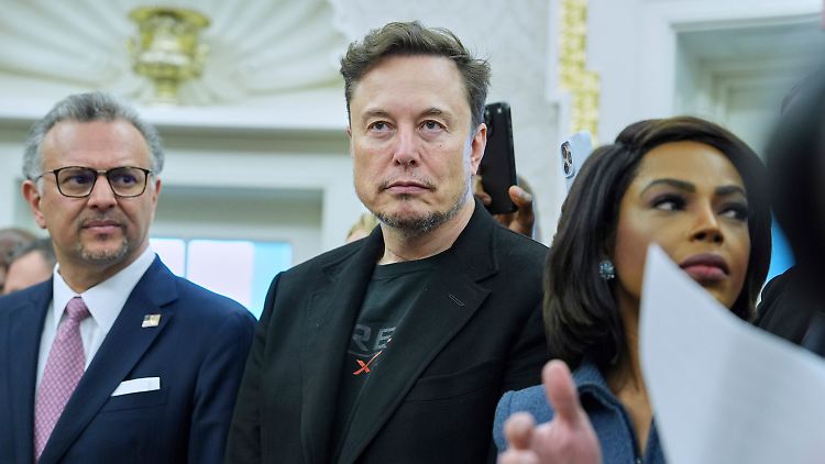 Als es um Südafrika ging, war Elon Musk wieder zu Gast im Oval Office - ansonsten meidet er aktuell das politische Rampenlicht.