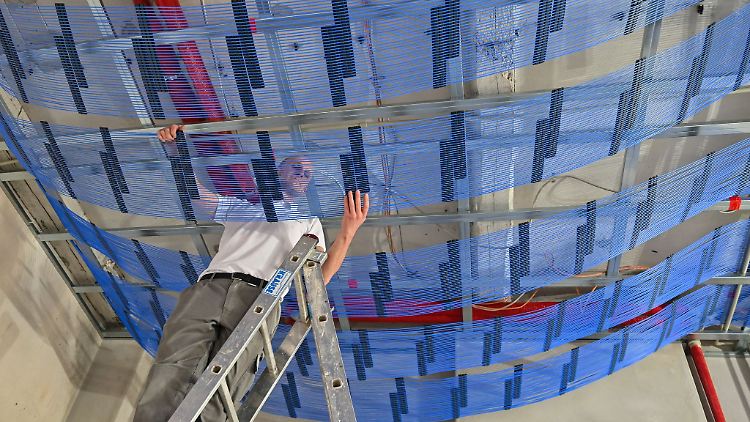 Besonders für den Altbau interessant: Kapillarrohr-Matten können in der Raumdecke oder Wand für die Flächenheizung oder -kühlung eingesetzt werden.