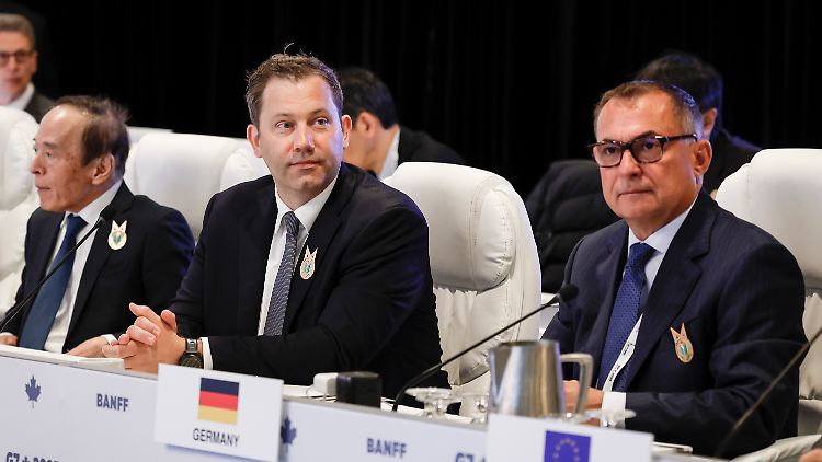 Bundesbank-Präsident Nagel (r) beim G7-Treffen in Kanada neben Finanzminister Klingbeil. 