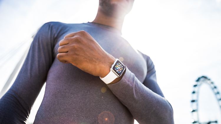 Smart Watches wie die Apple Watch können bei der Früherkennung von Herzproblemen helfen.