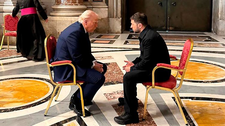 Am Rande der Trauerfeier für Papst Franziskus sprach Trump im Petersdom mit Selenskyj.