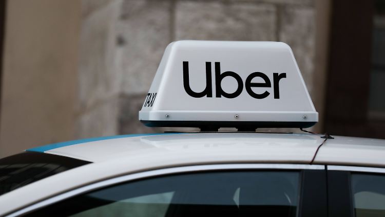 Uber bietet seinen Fahrtenvermittlungsservice über die Uber-App in Deutschland in Kooperation mit lokalen Taxi- und Mietwagenunternehmen an.