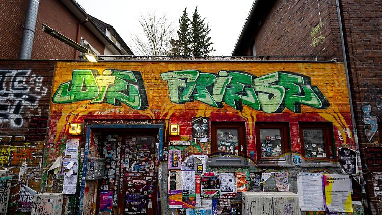 Zum Zeitpunkt der Brandstiftung befanden sich rund 30 Personen im Gebäude. 